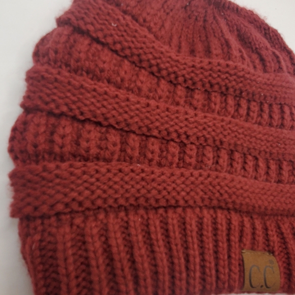 C.C Exclusives Beanie Hat Cap Womens Red Chunky Cable Knit Adult Skiwear Ski - Picture 4 of 9